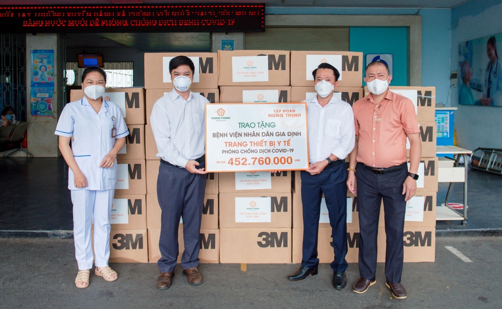 Tập đoàn Hưng Thịnh hỗ trợ trang thiết bị y tế cho Bệnh viện Nhân dân 115 và Bệnh viện Nhân dân Gia Định